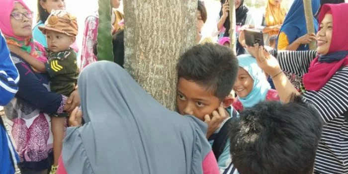 Geger 'Pohon Menangis' di Jember Geger 'Pohon Menangis' di Jember