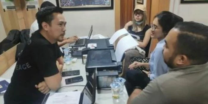 Petugas Bingung, Lucinta Luna Ditahan di Sel Cowok atau Cewek? Petugas Bingung, Lucinta Luna Ditahan di Sel Cowok atau Cewek?