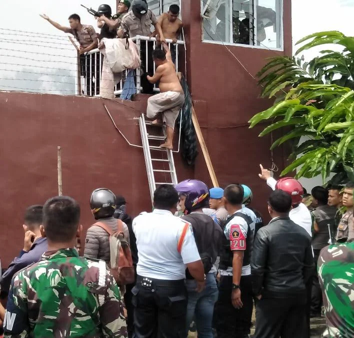 Dipicu Razia Narkoba, Rutan Kabanjahe Rusuh Dipicu Razia Narkoba, Rutan Kabanjahe Rusuh