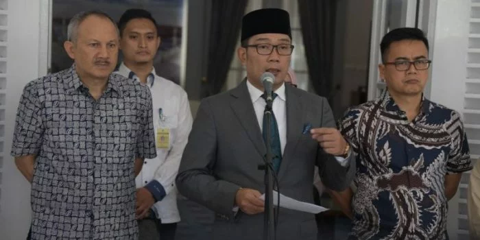 Ridwan Kamil Putuskan Sekolah di Jawa Barat Libur Dua Pekan Ridwan Kamil Putuskan Sekolah di Jawa Barat Libur Dua Pekan