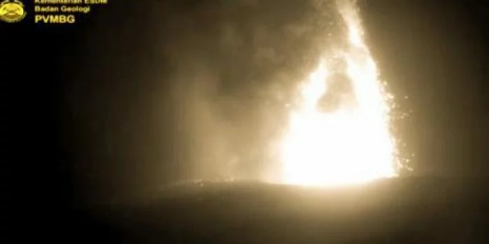 Anak Krakatau Erupsi Semburkan Abu Vulkanik Setinggi 657 Meter Anak Krakatau Erupsi Semburkan Abu Vulkanik Setinggi 657 Meter