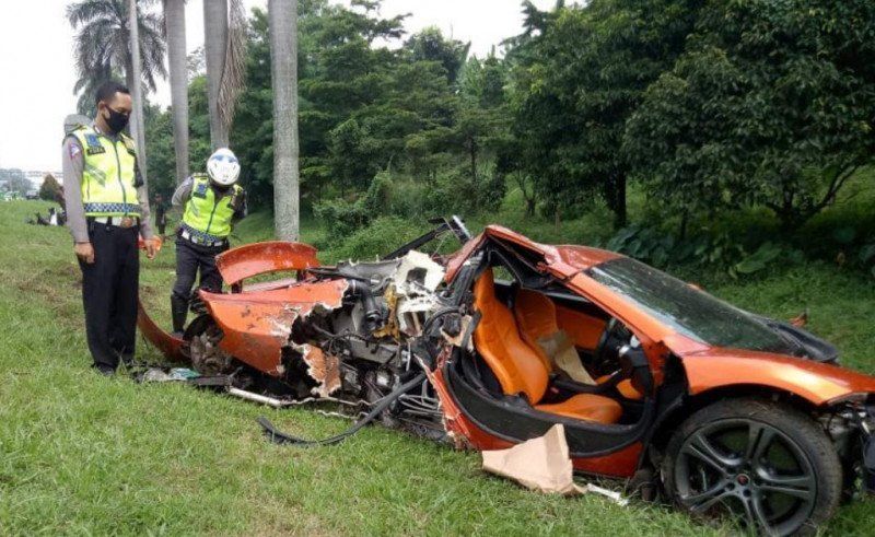 McLaren Remuk dalam Kecelakaan di Tol Jagorawi, Berapa Kencang Mobil Ini? McLaren Remuk dalam Kecelakaan di Tol Jagorawi, Berapa Kencang Mobil Ini?