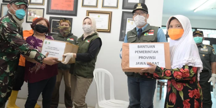 Prosedur Kesehatan COVID-19 Diterapkan di Pengungsian Banjir Kabupaten Bandung Prosedur Kesehatan COVID-19 Diterapkan di Pengungsian Banjir Kabupaten Bandung