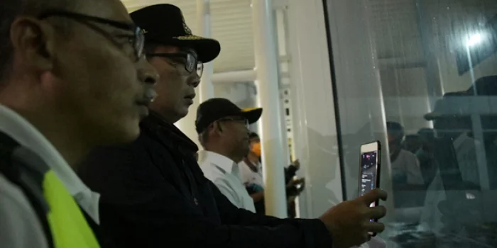 Ridwan Kamil Pantau Transit 69 ABK Diamond Princess di Bandara Kertajati Ridwan Kamil Pantau Transit 69 ABK Diamond Princess di Bandara Kertajati