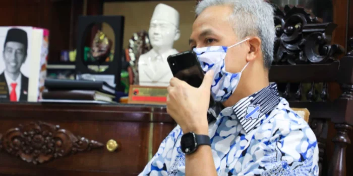 Ada Keluarga Hidup di Becak di Pinggir Jalan, Pak Ganjar Langsung Angkat Telepon Ada Keluarga Hidup di Becak di Pinggir Jalan, Pak Ganjar Langsung Angkat Telepon