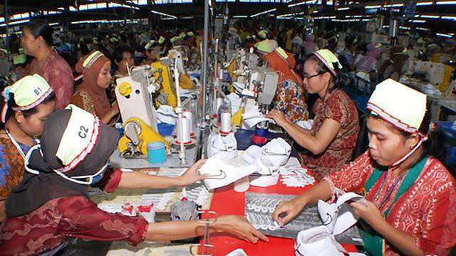 Ini Penyebab PHK Massal Ribuan Karyawan Pabrik Sepatu di Tangerang Ini Penyebab PHK Massal Ribuan Karyawan Pabrik Sepatu di Tangerang