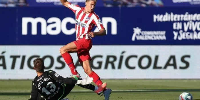 Gol Bunuh Diri Levante Menangkan Atletico di 3 Besar Liga Spanyol Gol Bunuh Diri Levante Menangkan Atletico di 3 Besar Liga Spanyol