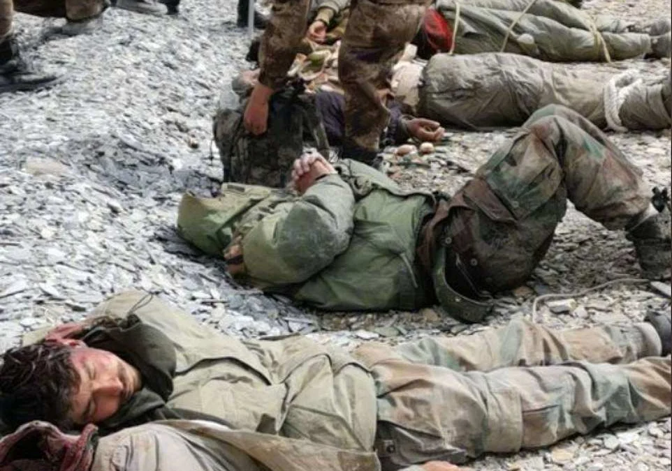 Gunakan Batu Berbalut Kawat Berduri, Tentara India-China Saling Serang Gunakan Batu Berbalut Kawat Berduri, Tentara India-China Saling Serang