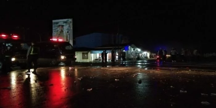 Aksi Tolak TKA China di Sultra Berujung Ricuh Aksi Tolak TKA China di Sultra Berujung Ricuh