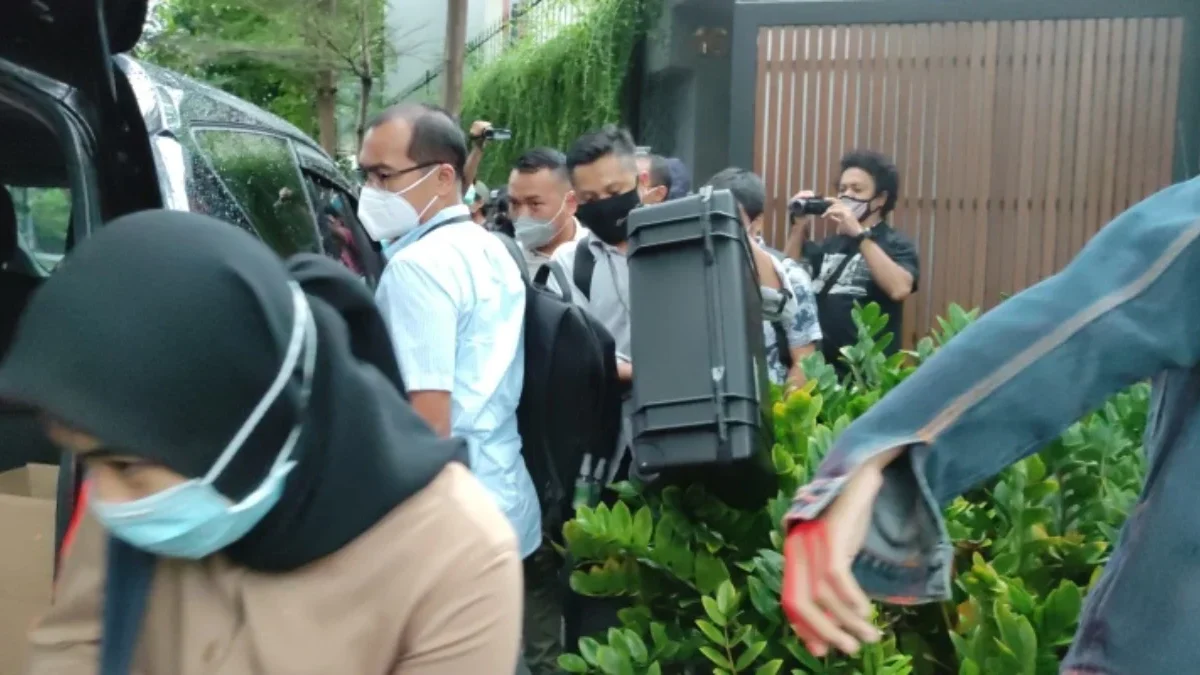 KPK Temukan Dokumen Terkait Bansos dari Rumah Juliari Batubara KPK Temukan Dokumen Terkait Bansos dari Rumah Juliari Batubara