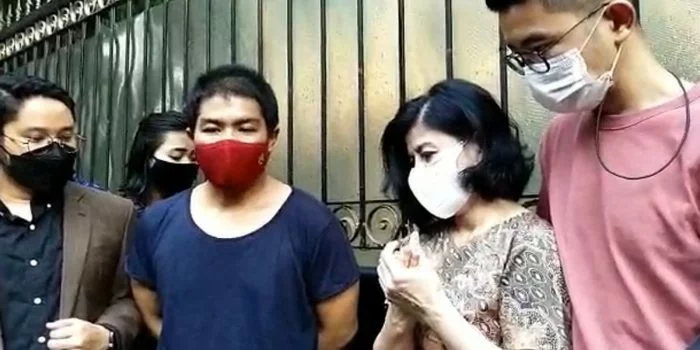 Polemik Desiree Tarigan-Hotma Sitompul dari Diminta Keluar Rumah hingga 8 Tahun Tak Berhubungan Badan Polemik Desiree Tarigan-Hotma Sitompul dari Diminta Keluar Rumah hingga 8 Tahun Tak Berhubungan Badan