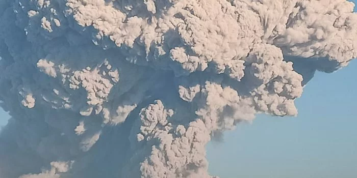 41 Desa 4 Kecamatan Terdampak Erupsi Gunung Sinabung 41 Desa 4 Kecamatan Terdampak Erupsi Gunung Sinabung