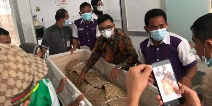 Saat Azan Subuh Tanpa Busana Lompat dari Lantai 8 Apartemen Kalibata City, Begini Kronologi Novi Amelia Bunuh Diri Saat Azan Subuh Tanpa Busana Lompat dari Lantai 8 Apartemen Kalibata City, Begini Kronologi Novi Amelia Bunuh Diri