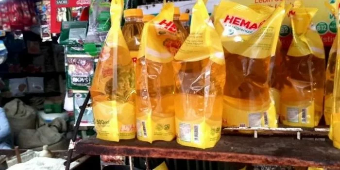 Disperindag Kabupaten Tangerang Distribusikan 2.400 Liter Migor ke Pelaku UMKM Disperindag Kabupaten Tangerang Distribusikan 2.400 Liter Migor ke Pelaku UMKM