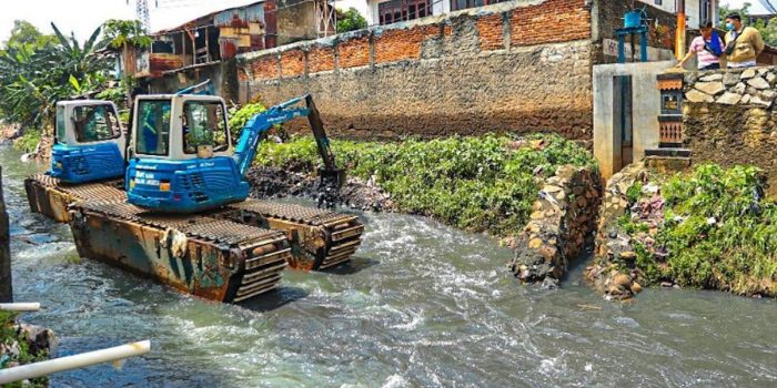 Sindiran Menohok Gun Romli ke Anies Baswedan Soal Banding Kali Mampang Sindiran Menohok Gun Romli ke Anies Baswedan Soal Banding Kali Mampang