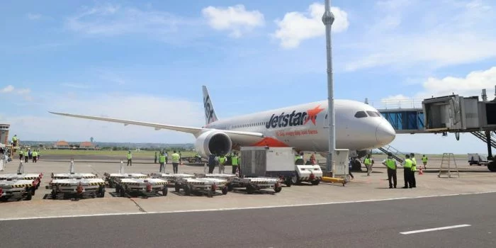 Jetstar dari Melbourne Kembali Terbang ke Bali, 271 Penumpang Mendarat Perdana di Bandara I Gusti Ngurah Rai Jetstar dari Melbourne Kembali Terbang ke Bali, 271 Penumpang Mendarat Perdana di Bandara I Gusti Ngurah Rai