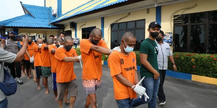 Polairud Polda Sumut Amankan 86 Pekerja Migran Ilegal di Perairan Menuju Malaysia Polairud Polda Sumut Amankan 86 Pekerja Migran Ilegal di Perairan Menuju Malaysia