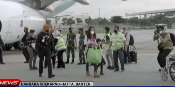 Proses Kilat Evakuasi 80 WNI dari Rumania, Hanya 5,5 Jam di Bandara Henri Coandă