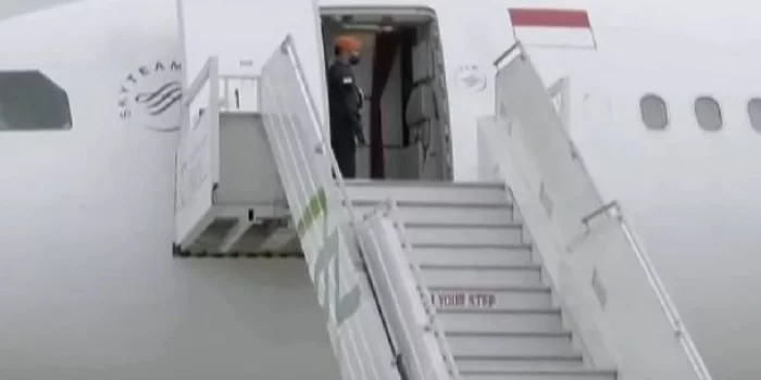 Pasukan Elit TNI AU Kawal WNI dari Ukraina Ketika Garuda Indonesia Mendarat di Bandara Soetta