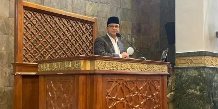 Teriakan 'Presiden' Sambut Kehadiran Anies Baswedan Saat Ceramah Tarawih di Masjid UGM Teriakan 'Presiden' Sambut Kehadiran Anies Baswedan Saat Ceramah Tarawih di Masjid UGM