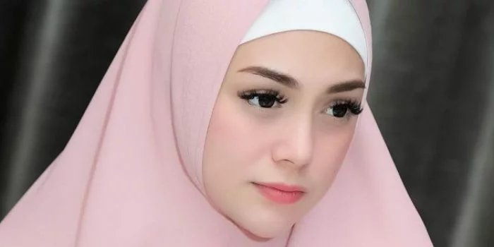 Jalan Ibadah Puasa dan Pakai Hijab, Ini Jawaban Celine Evangelista Soal Agama yang Dianutnya