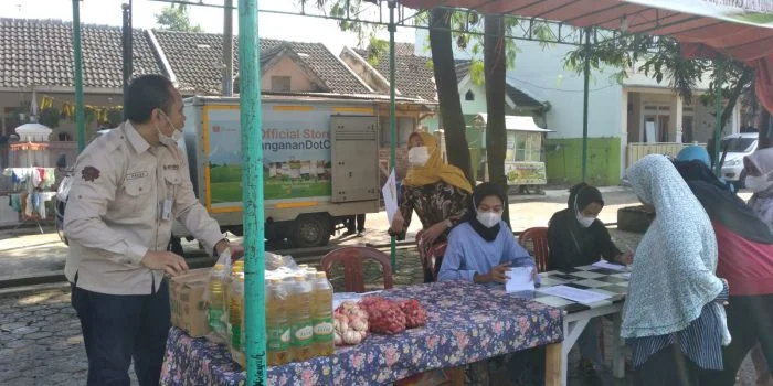 BULOG Kancab Bandung Dan JMSI Jabar Gelar Bazar Ramadhan Di Baleendah BULOG Kancab Bandung Dan JMSI Jabar Gelar Bazar Ramadhan Di Baleendah