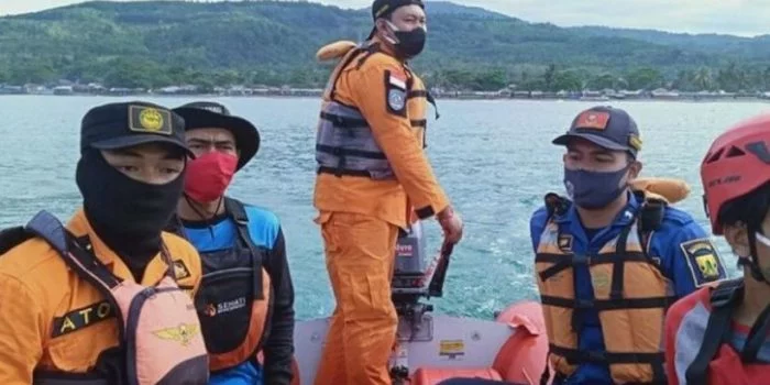 Wisatawan Diduga Terseret Arus Bawah Laut, Sempat Minta Tolong Sebelum Digulung Ombak Besar di Pelabuhan Ratu Wisatawan Diduga Terseret Arus Bawah Laut, Sempat Minta Tolong Sebelum Digulung Ombak Besar di Pelabuhan Ratu