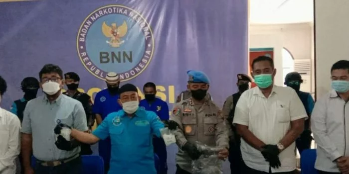 Polisi Terlibat Kasus Narkotika Bawa 200 Gram Sabu Sempat Coba Bunuh Diri Polisi Terlibat Kasus Narkotika Bawa 200 Gram Sabu Sempat Coba Bunuh Diri