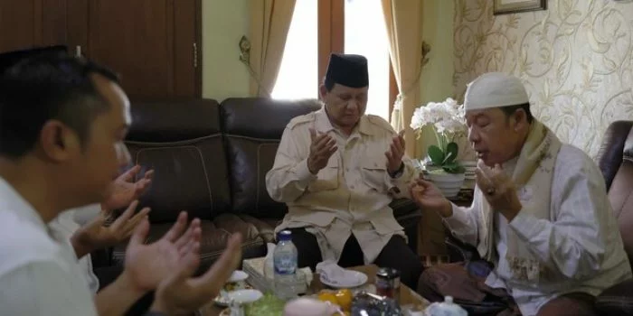 Persahabatan Soemitro Djojohadikusumo-Kiai Izzuddin, Prabowo Subianto Bertemu Kiai Adib Rofiuddin Izza di Ponpes Buntet Persahabatan Soemitro Djojohadikusumo-Kiai Izzuddin, Prabowo Subianto Bertemu Kiai Adib Rofiuddin Izza di Ponpes Buntet