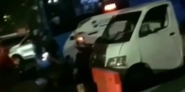 Kecelakaan Beruntun Libatkan 2 Mobil 7 Sepeda Motor di Depan Menara Saidah, 2 Tewas Kecelakaan Beruntun Libatkan 2 Mobil 7 Sepeda Motor di Depan Menara Saidah, 2 Tewas