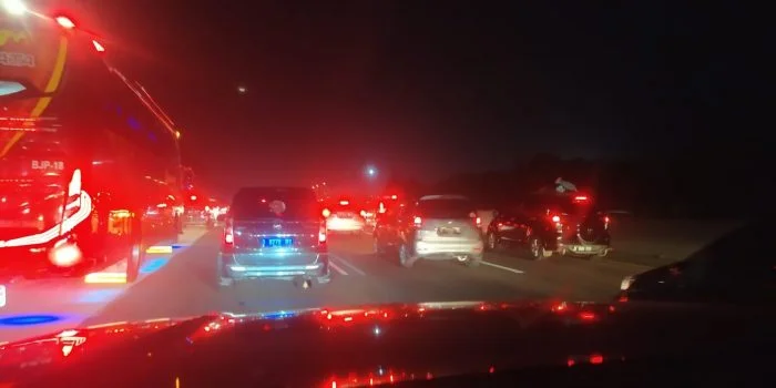 Arus Balik: Jalur Pantura Hingga Jalan Arteri Karawang Terpantau Padat Malam Ini Arus Balik: Jalur Pantura Hingga Jalan Arteri Karawang Terpantau Padat Malam Ini
