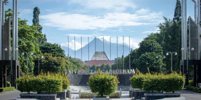 Senat Akademik UGM Tetapkan 3 Nama Calon Rektor Periode 2022-2027 Senat Akademik UGM Tetapkan 3 Nama Calon Rektor Periode 2022-2027