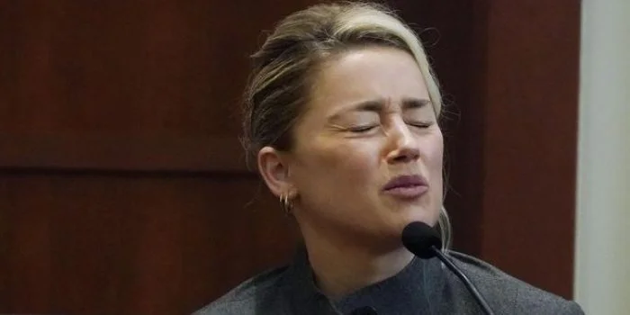 Klarifikasi Kesaksian Amber Heard Terkait Kekerasan Pertama yang Dilakukan Johnny Depp Klarifikasi Kesaksian Amber Heard Terkait Kekerasan Pertama yang Dilakukan Johnny Depp