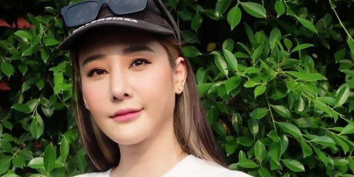 Akun FB Nida Patcharaveerapong Mendadak Unggah Foto Setelah Tubuh Tangmo Dikremasi Akun FB Nida Patcharaveerapong Mendadak Unggah Foto Setelah Tubuh Tangmo Dikremasi