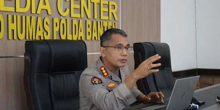 Bantah Ucapan Nikita Mirzani, Polisi: Posisi Penyidik Belum Masuk Pekarangan Rumah NM Bantah Ucapan Nikita Mirzani, Polisi: Posisi Penyidik Belum Masuk Pekarangan Rumah NM