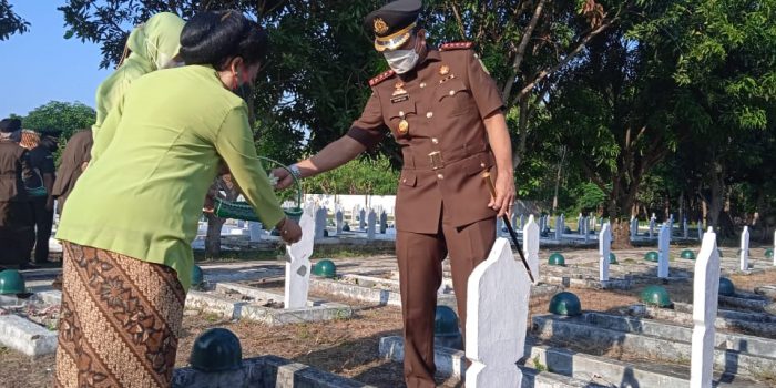 Rangkaian HBA Ke 62, Kejari Kota Cirebon Kenang Jasa Pahlawan Rangkaian HBA Ke 62, Kejari Kota Cirebon Kenang Jasa Pahlawan
