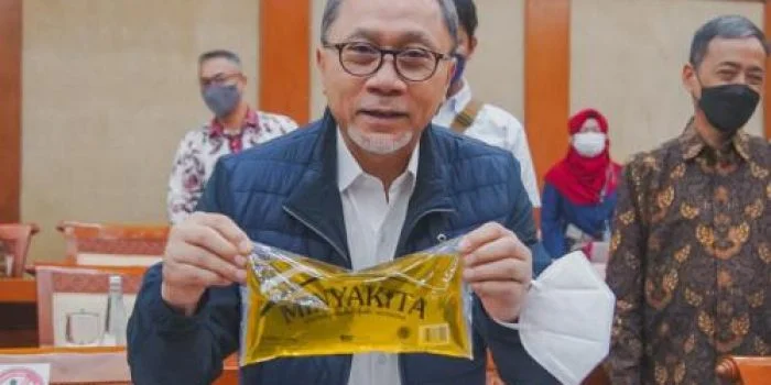 Baru Sebulan Jadi Menteri, Jokowi Tegur Zulhas