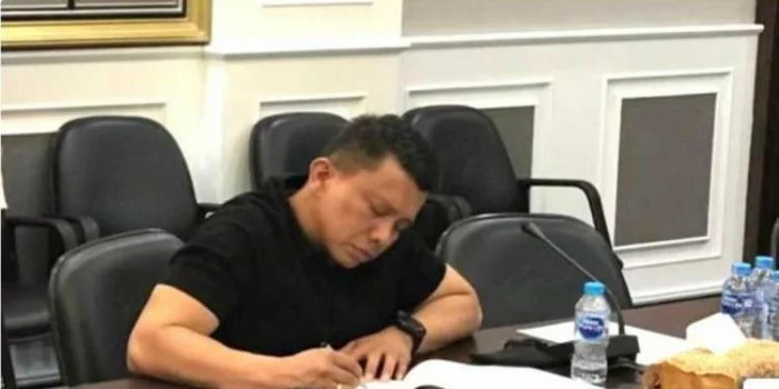 Dugaan Pelanggaran Etik Terkuak dari Hasil Pemeriksaan Irsus Terhadap 10 Saksi, Irjen Ferdy Sambo Ditempatkan di Mako Brimob Selama 30 Hari Dugaan Pelanggaran Etik Terkuak dari Hasil Pemeriksaan Irsus Terhadap 10 Saksi, Irjen Ferdy Sambo Ditempatkan di Mako Brimob Selama 30 Hari