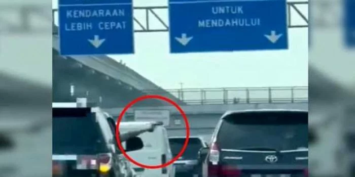 Terungkap Pengendara Fortuner Berplat Nomor Dinas yang Todongkan Pistol di Tol Jagorawi, Anggota TNI Terungkap Pengendara Fortuner Berplat Nomor Dinas yang Todongkan Pistol di Tol Jagorawi, Anggota TNI