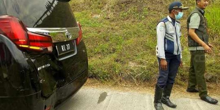 Rombongan Mentan Syahrul Yasin Limpo Alami Kecelakaan Beruntun Saat di Tol Jombang Rombongan Mentan Syahrul Yasin Limpo Alami Kecelakaan Beruntun Saat di Tol Jombang