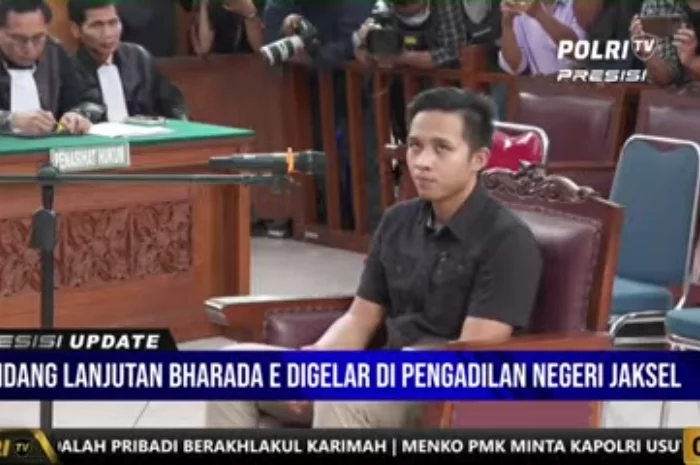 Jalani Sidang Pemeriksaan Saksi Kasus Ferdy Sambo, Bharada E: Keterangan Pak Kamaruddin Simanjuntak Sudah Benar Semua Jalani Sidang Pemeriksaan Saksi Kasus Ferdy Sambo, Bharada E: Keterangan Pak Kamaruddin Simanjuntak Sudah Benar Semua