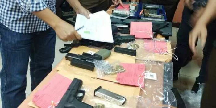 Barang Bukti Kasus Tewasnya Brigadir J dan Obstruction of Justice, Salah Satu Barbuk yang Dilimpahkan 3 Pistol Barang Bukti Kasus Tewasnya Brigadir J dan Obstruction of Justice, Salah Satu Barbuk yang Dilimpahkan 3 Pistol