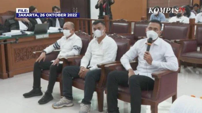 Kesaksian AKBP Ari Cahya Tim KM50: Sebelum Jasad Brigadir J Diangkut Ambulans, Ferdy Sambo Terlihat Serius Berbicara di Ponsel