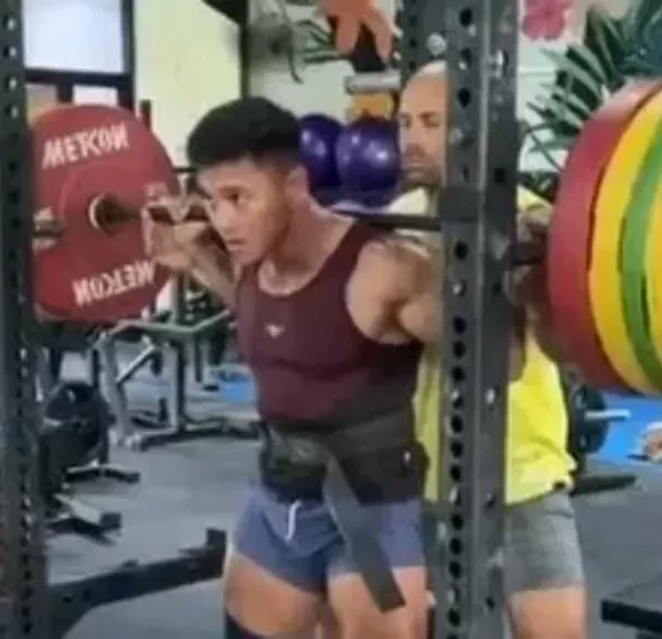 Binaragawan Asal Bali Justyn Vicky Tewas Setelah Barbel Seberat 210 Kilogram Patahkan Lehernya Binaragawan Asal Bali Justyn Vicky Tewas Setelah Barbel Seberat 210 Kilogram Patahkan Lehernya