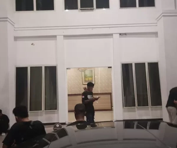 Gubernur Malut Ditangkap dalam Operasi Tangkap KPK Gubernur Malut Ditangkap dalam Operasi Tangkap KPK