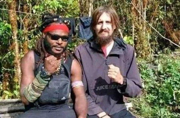 Beredar Foto Pilot Susi Air Philip Mark Merthens Bareng Egianus Kogoya Beredar Foto Pilot Susi Air Philip Mark Merthens Bareng Egianus Kogoya