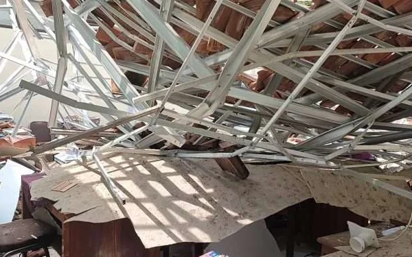 19 Januari, Aldera Aksi di Kantor Kejaksaan Kabupaten Cirebon: Usut Robohnya Gapura Taman Pataraksa-Ambruknya Atap SMPN 2 Greged 19 Januari, Aldera Aksi di Kantor Kejaksaan Kabupaten Cirebon: Usut Robohnya Gapura Taman Pataraksa-Ambruknya Atap SMPN 2 Greged