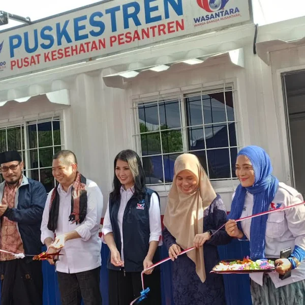 Usai Kunjungan di Ponpes KHAS Kempek Bareng Siti Atikoh, Hary Tanoesoedibjo Resmikan Pusat Kesehatan Pesantren di YLPI Ponpes Buntet Cirebon Usai Kunjungan di Ponpes KHAS Kempek Bareng Siti Atikoh, Hary Tanoesoedibjo Resmikan Pusat Kesehatan Pesantren di YLPI Ponpes Buntet Cirebon