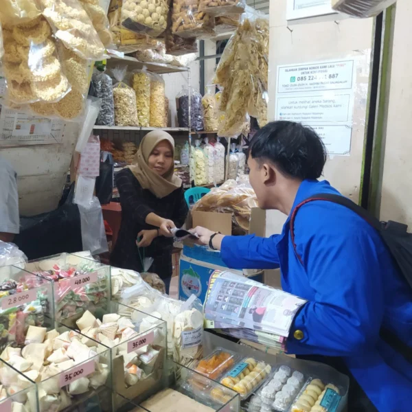 Ratusan Mahasiswa se-Jawa Barat Bagikan Ribuan Pamflet Tolak Politik Dinasti Ratusan Mahasiswa se-Jawa Barat Bagikan Ribuan Pamflet Tolak Politik Dinasti