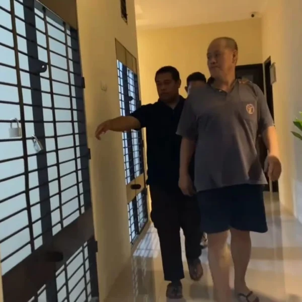 Belasan Tahun Buron, Terdakwa Korupsi Proyek Bandara Cakrabhuana Cirebon, Berhasil dibekuk Belasan Tahun Buron, Terdakwa Korupsi Proyek Bandara Cakrabhuana Cirebon, Berhasil dibekuk